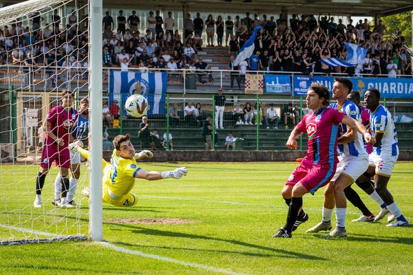 Découvrez le maillot ronaldo : l'élégance du football accessible
